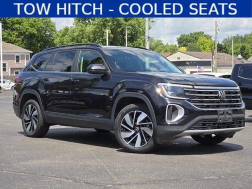 Deep Black Pearl Effect 2024 Volkswagen Atlas 2.0T SE