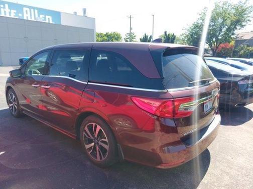 Deep Scarlet Pearl 2018 Honda Odyssey Elite