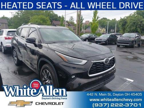 Opulent Amber 2022 Toyota Highlander XLE