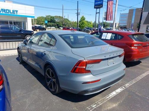 Denim Blue Metallic 2024 Volvo S60 B5 Core Dark Theme
