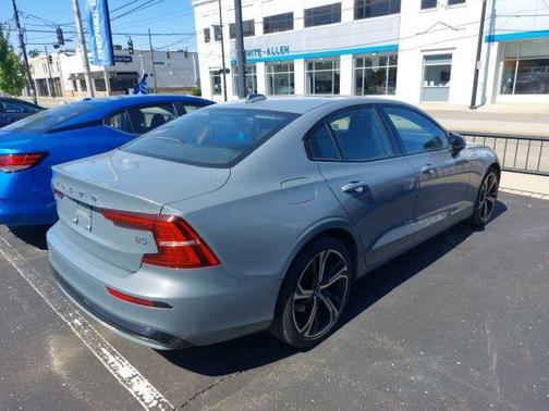 Denim Blue Metallic 2024 Volvo S60 B5 Core Dark Theme