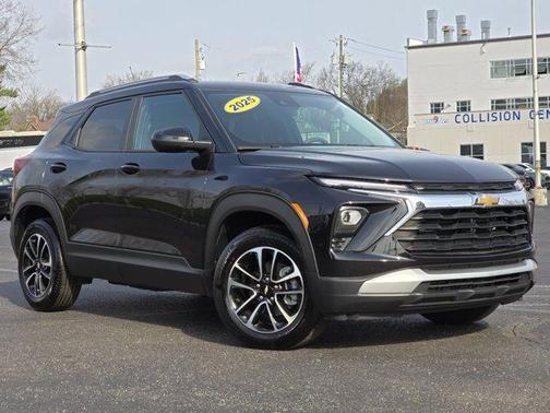 Mosaic Black Metallic 2025 Chevrolet Trailblazer LT