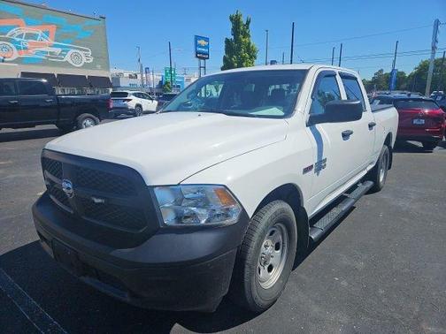 Bright White Clearcoat 2018 RAM 1500 ST