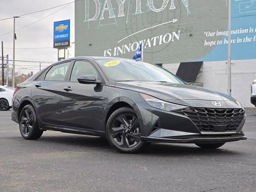 2022 Hyundai ELANTRA SEL