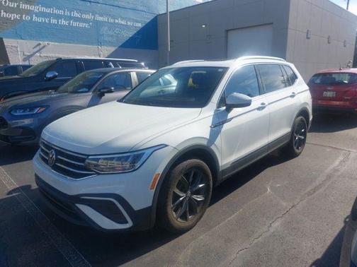 Pure White 2022 Volkswagen Tiguan 2.0T SE