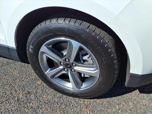 STAR WHITE 2023 Ford Edge SEL