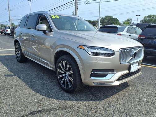 2024 Volvo XC90 B5 Plus Bright Theme