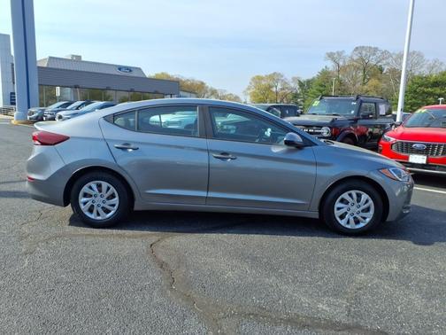 2018 Hyundai ELANTRA SE