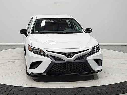 Super White 2020 Toyota Camry SE Nightshade