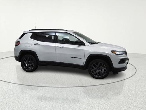 Silver Zynith 2026 Jeep Compass Latitude