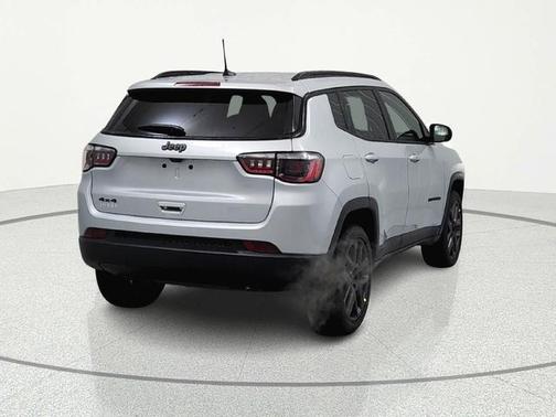 Silver Zynith 2026 Jeep Compass Latitude
