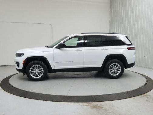 Bright White Clearcoat 2026 Jeep Grand Cherokee Laredo X