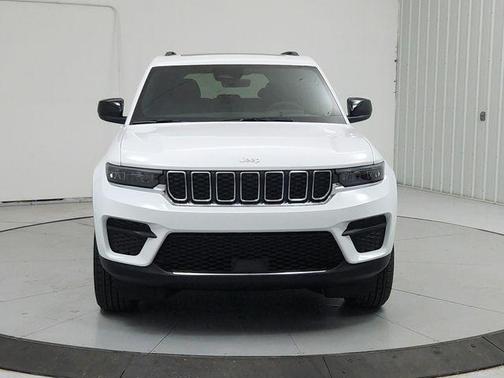 Bright White Clearcoat 2026 Jeep Grand Cherokee Laredo X