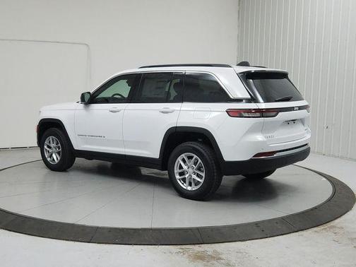 Bright White Clearcoat 2026 Jeep Grand Cherokee Laredo X