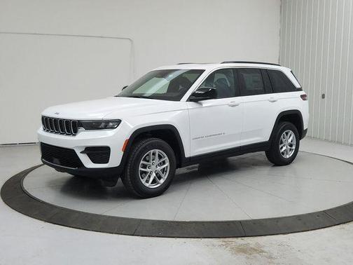 Bright White Clearcoat 2026 Jeep Grand Cherokee Laredo X