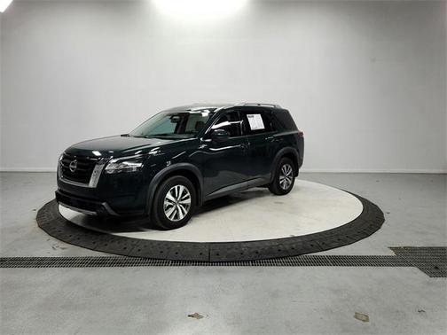 2022 Nissan Pathfinder SL