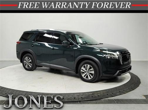 2022 Nissan Pathfinder SL