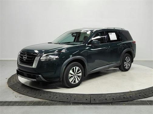 2022 Nissan Pathfinder SL