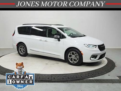 Bright White Clearcoat 2023 Chrysler Pacifica Limited