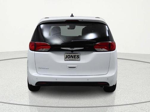 2026 Chrysler Voyager LX