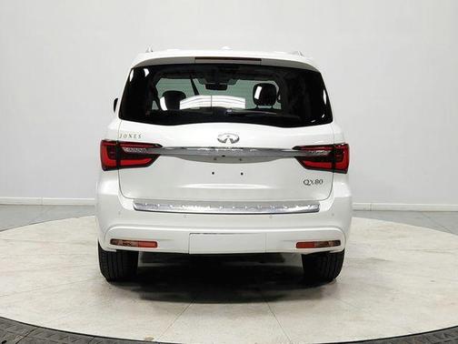 2023 INFINITI QX80 Luxe