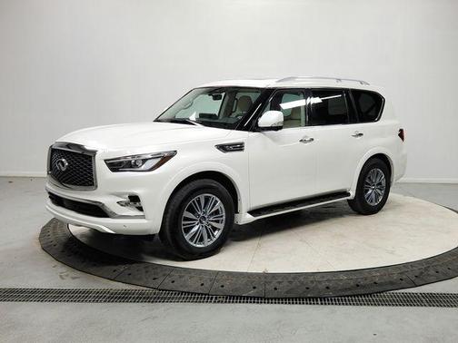 2023 INFINITI QX80 Luxe