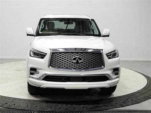 2023 INFINITI QX80 Luxe