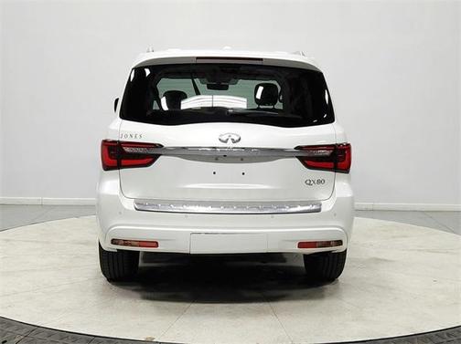 2023 INFINITI QX80 Luxe