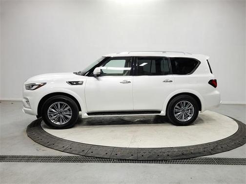 2023 INFINITI QX80 Luxe