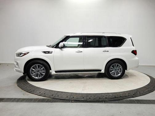 2023 INFINITI QX80 Luxe