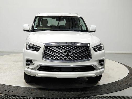 2023 INFINITI QX80 Luxe