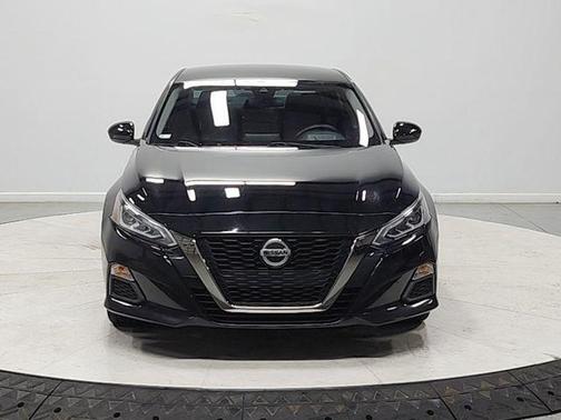 Black 2022 Nissan Altima 2.5 SR