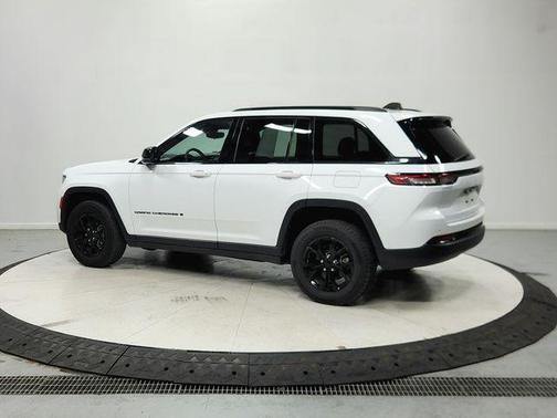 Bright White Clearcoat 2026 Jeep Grand Cherokee Laredo X