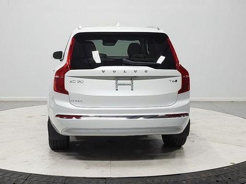 Crystal White Metallic 2022 Volvo XC90 T6 Inscription 6 Passenger