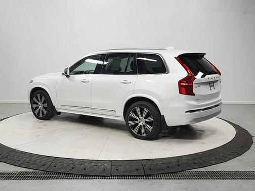 Crystal White Metallic 2022 Volvo XC90 T6 Inscription 6 Passenger