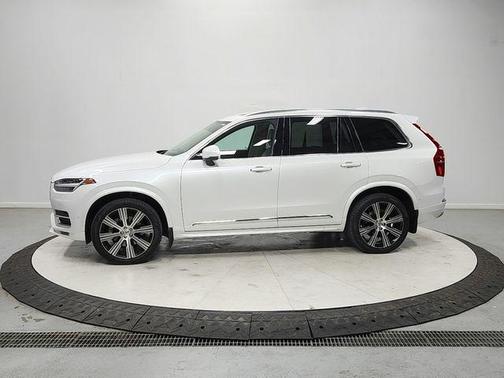 Crystal White Metallic 2022 Volvo XC90 T6 Inscription 6 Passenger