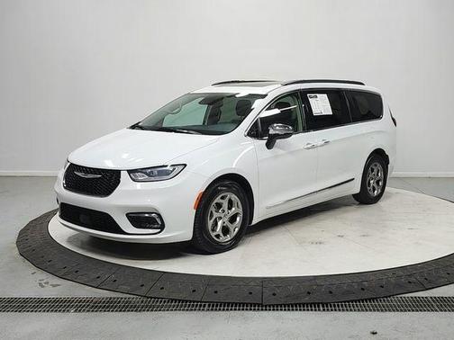 Bright White Clearcoat 2023 Chrysler Pacifica Limited
