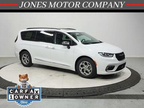Bright White Clearcoat 2023 Chrysler Pacifica Limited