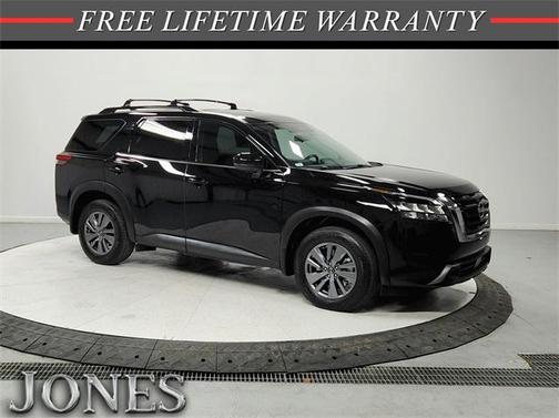 2024 Nissan Pathfinder SV