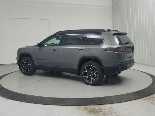 Sting Gray Clearcoat 2026 Jeep Cherokee Overland