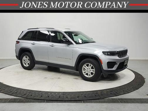 Silver Zynith 2024 Jeep Grand Cherokee Laredo