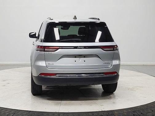 Silver Zynith 2024 Jeep Grand Cherokee Laredo