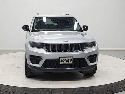 Silver Zynith 2024 Jeep Grand Cherokee Laredo