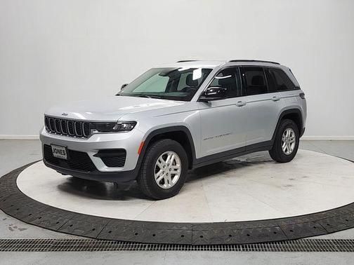 Silver Zynith 2024 Jeep Grand Cherokee Laredo