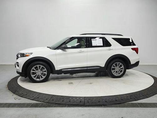 Star White 2023 Ford Explorer XLT