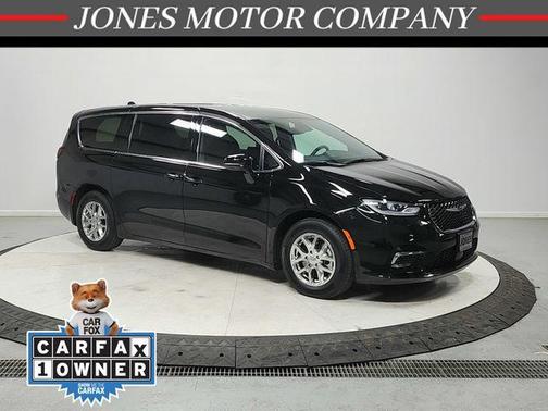 Diamond Black 2025 Chrysler Pacifica Select