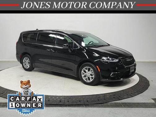 Diamond Black 2025 Chrysler Pacifica Select
