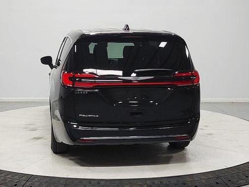 Diamond Black 2025 Chrysler Pacifica Select