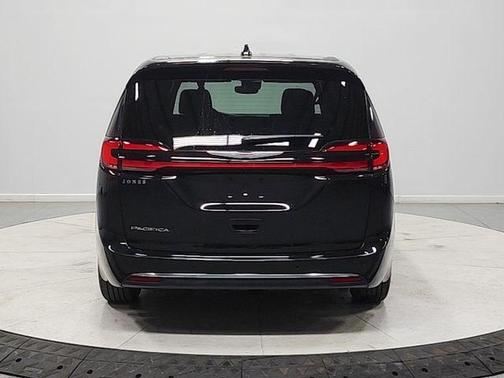 Diamond Black 2025 Chrysler Pacifica Select