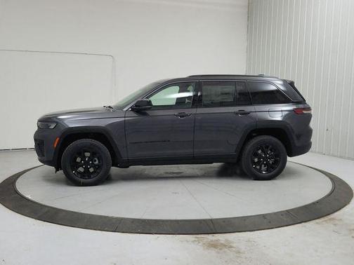 Metallic 2026 Jeep Grand Cherokee Laredo